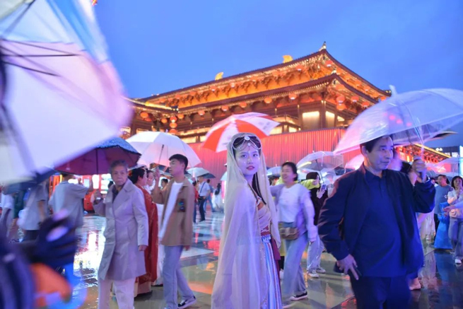 Xiangyi 직원은 고대 수도 Xi'an 에 모여 천년의 역사와 문화 여행을 경험했습니다.