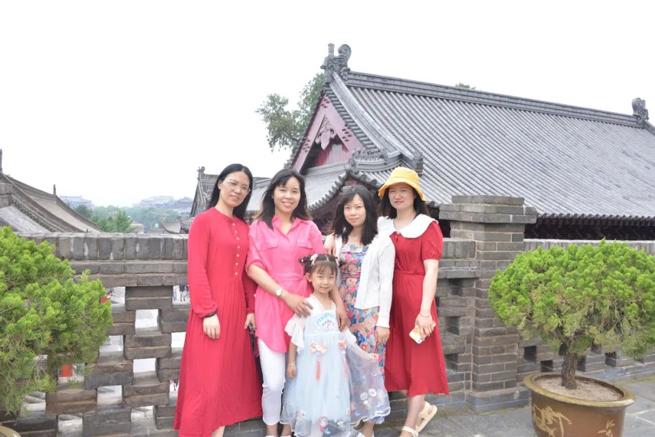 Xiangyi 직원은 고대 수도 Xi'an 에 모여 천년의 역사와 문화 여행을 경험했습니다.