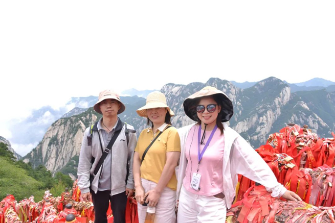 Xiangyi 직원은 고대 수도 Xi'an 에 모여 천년의 역사와 문화 여행을 경험했습니다.