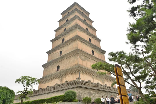 Xiangyi 직원은 고대 수도 Xi'an 에 모여 천년의 역사와 문화 여행을 경험했습니다.