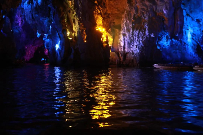 중국 공산당 창립 100 주년 기념 Xiangyi 원심 다채로운 Guizhou 5 일 투어