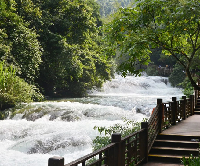 중국 공산당 창립 100 주년 기념 Xiangyi 원심 다채로운 Guizhou 5 일 투어