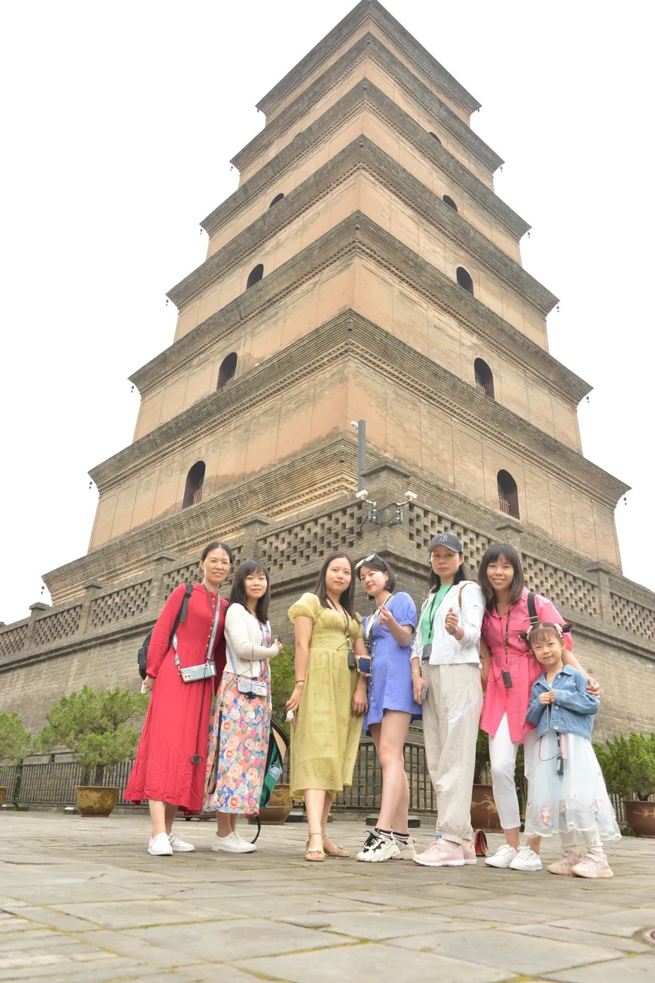 Xiangyi 직원은 고대 수도 Xi'an 에 모여 천년의 역사와 문화 여행을 경험했습니다.