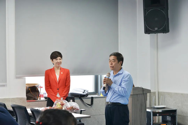 Xiang Yi 영업 팀 교육